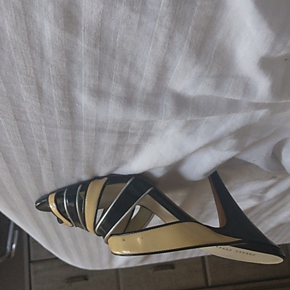 Shoes - Picture 4 of 4